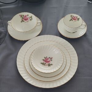 Northumbria Carlton Rose 8 X 8 Piece Place Settings